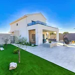 One By Aneo Travel Villa