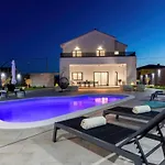One By Aneo Travel Villa Novi Vinodolski