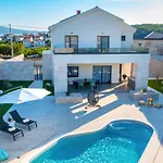 Villa One By Aneo Travel