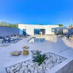 One By Aneo Travel