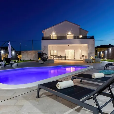 One By Aneo Travel Villa Novi Vinodolski