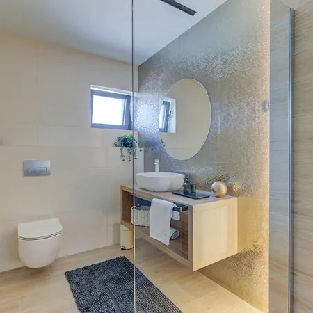 One By Aneo Travel Novi Vinodolski